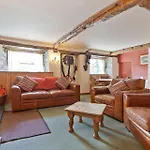 Ferienhaus Bridge Cottages, Old Post And Bridge Suite, Sleeps 8 Coniston