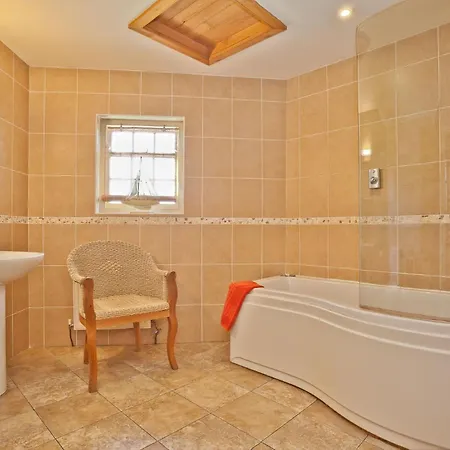 Nyaraló Bridge Cottages, Old Post And Bridge Suite, Sleeps 8 *
